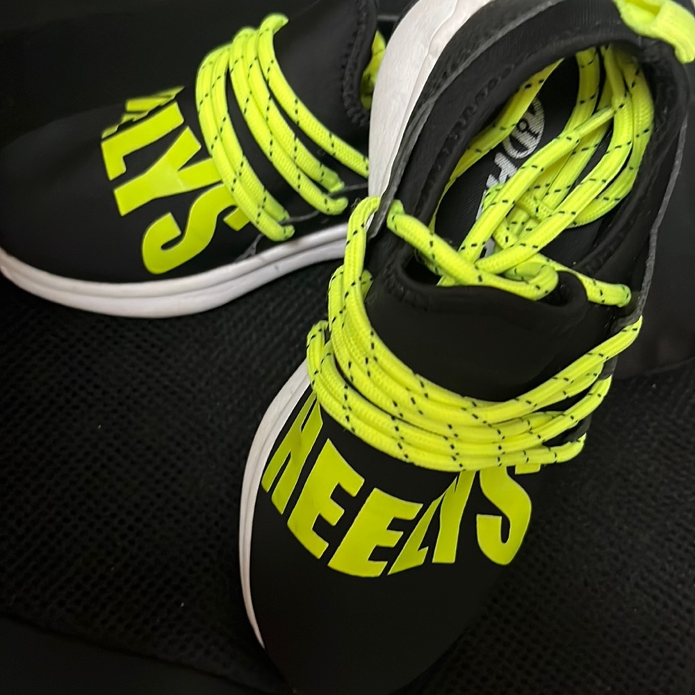 BOYS HEELYS SIZE YOUTH 13 ….. $65